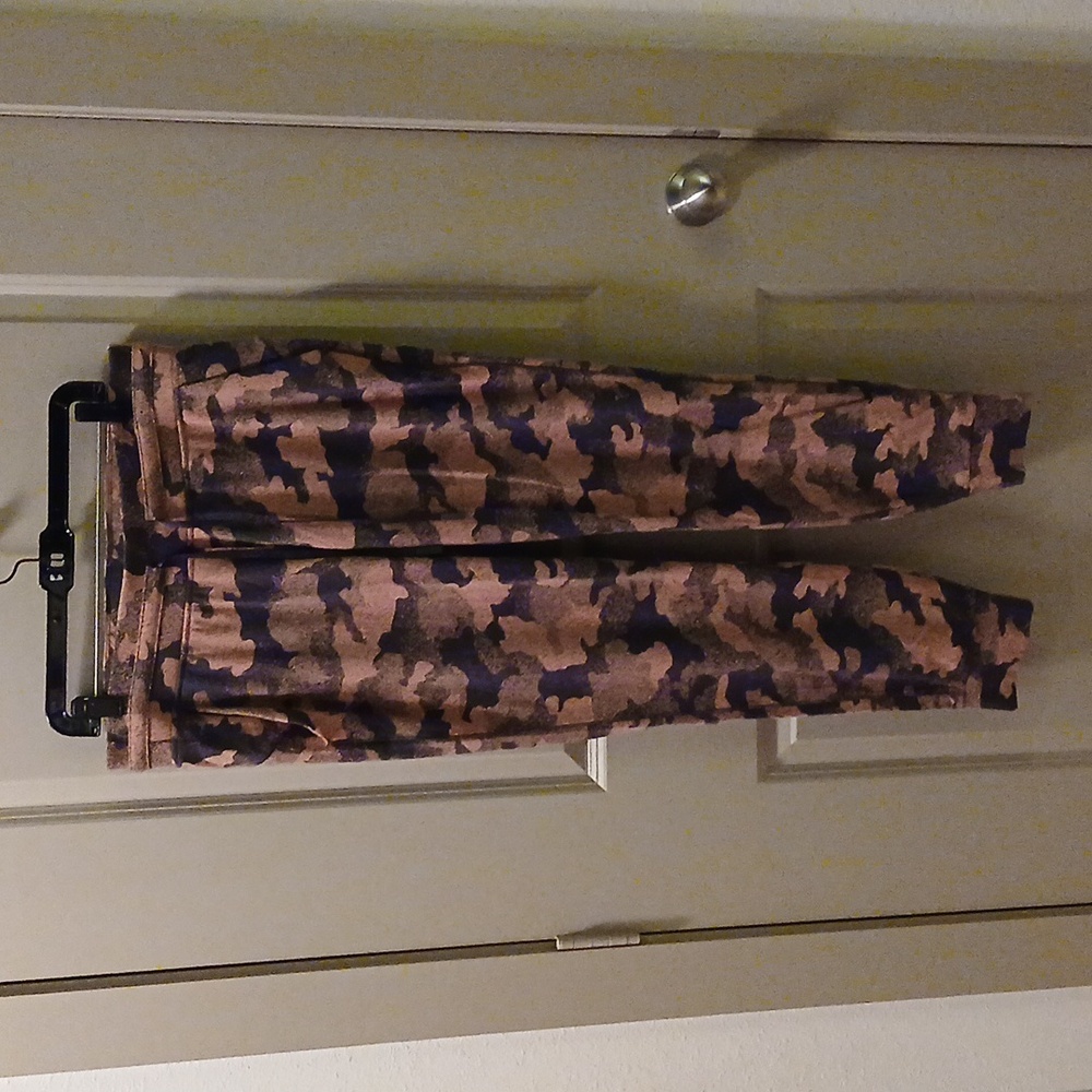 Lululemon camo joggers